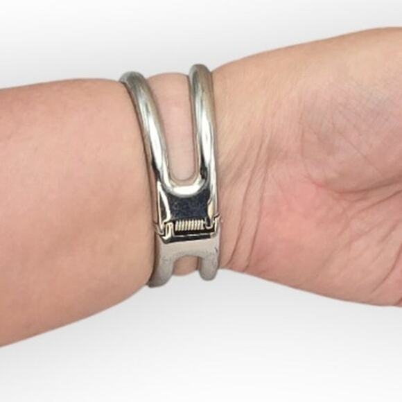 Silver Sculptural Modernist Cuff Bracelet – Vintage Abstract Statement Bangle - Picture 7 of 10